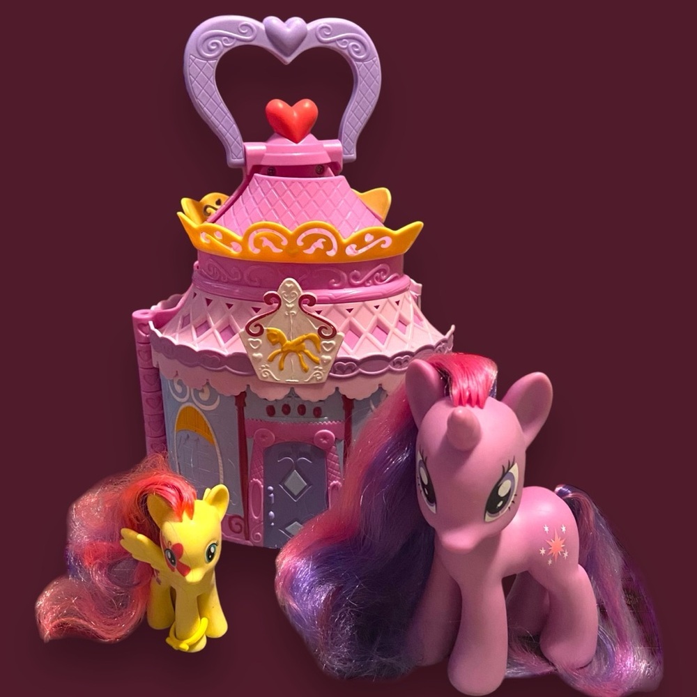 MLP- My Little Pony Rarity Boutique Playset Carry Castle Storage House 2014